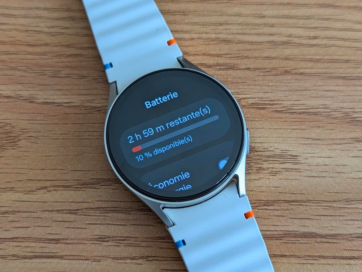 Malgré le SoC Exynos W1000, la Galaxy Watch 7 tient difficilement la charge plus de 24 h. - © Johan Gautreau pour Clubic