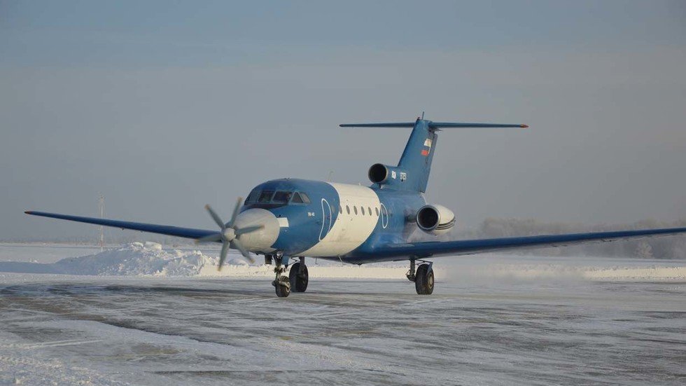 Essai au sol du moteur électrique supraconducteur, installé dans le nez d'un Yak-40. Crédits : CIAM