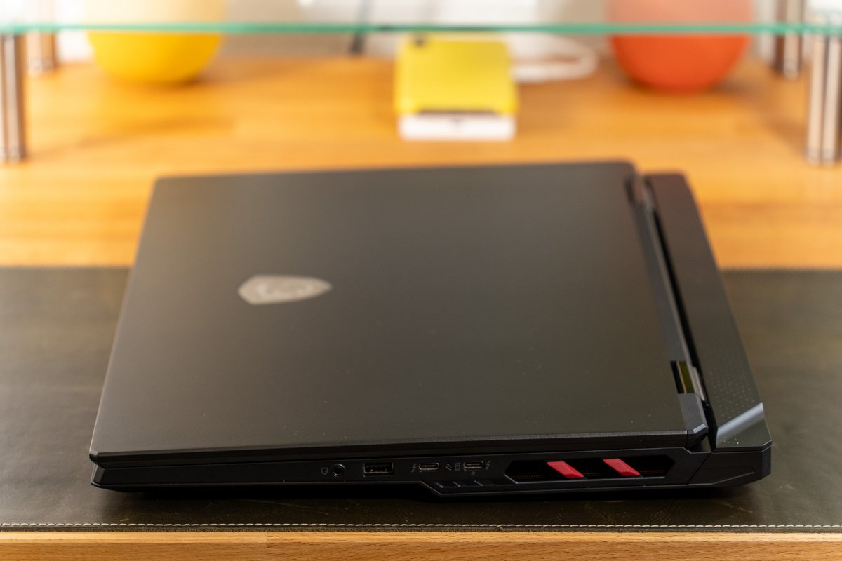 MSI Raider 18 HX AI