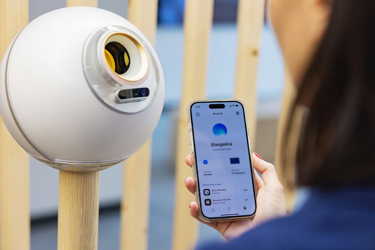 L'orbe de World pour scanner l'iris des internautes. ©World