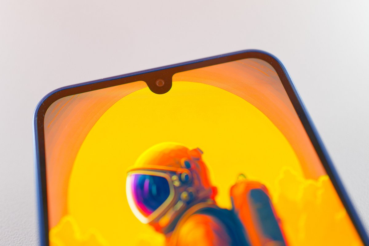 La caméra frontale prend place dans une encoche en forme de goutte Samsung Galaxy A17 5G © Marc Mitrani pour Clubic
