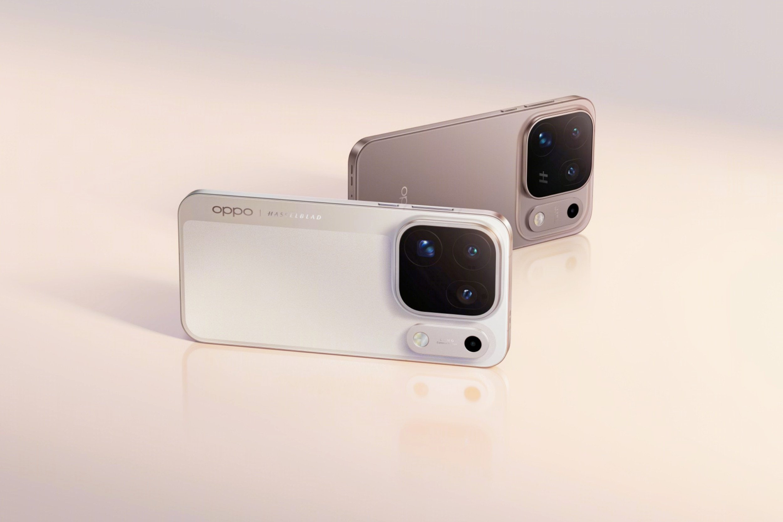 Le Find X10 Pro Max est décliné en deux couleurs. ©Oppo