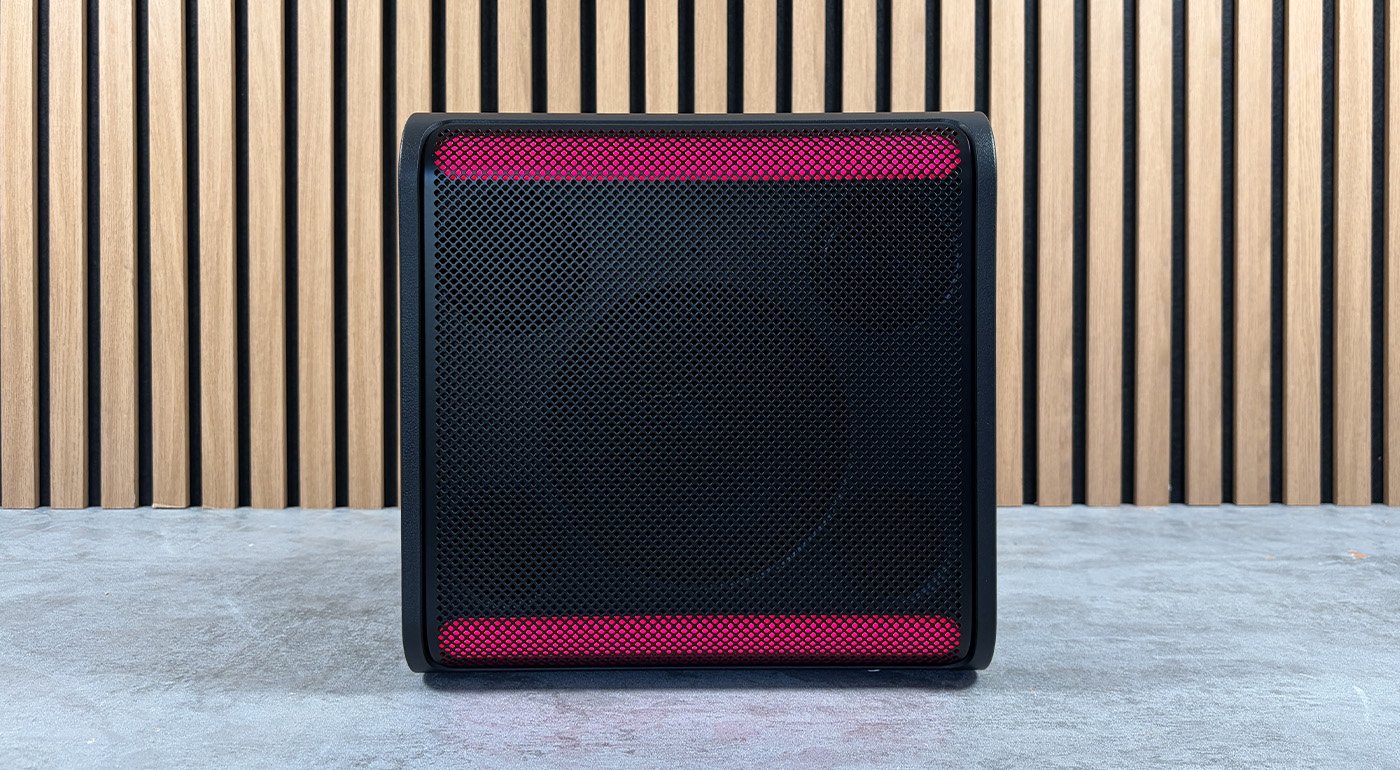 La xboom Stage 301 adopte un look soigné mais quasi tout en plastique. ©Charles Gouin-Peyrot pour Clubic