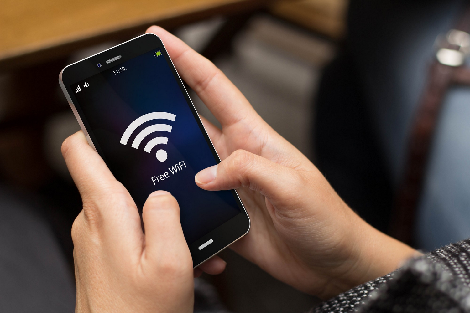 En espace de coworking comme en déplacement, le Wi-Fi gratuit est bien pratique, mais vous n'avez pas la main sur sa configuration. © McLittle Stock / Shutterstock