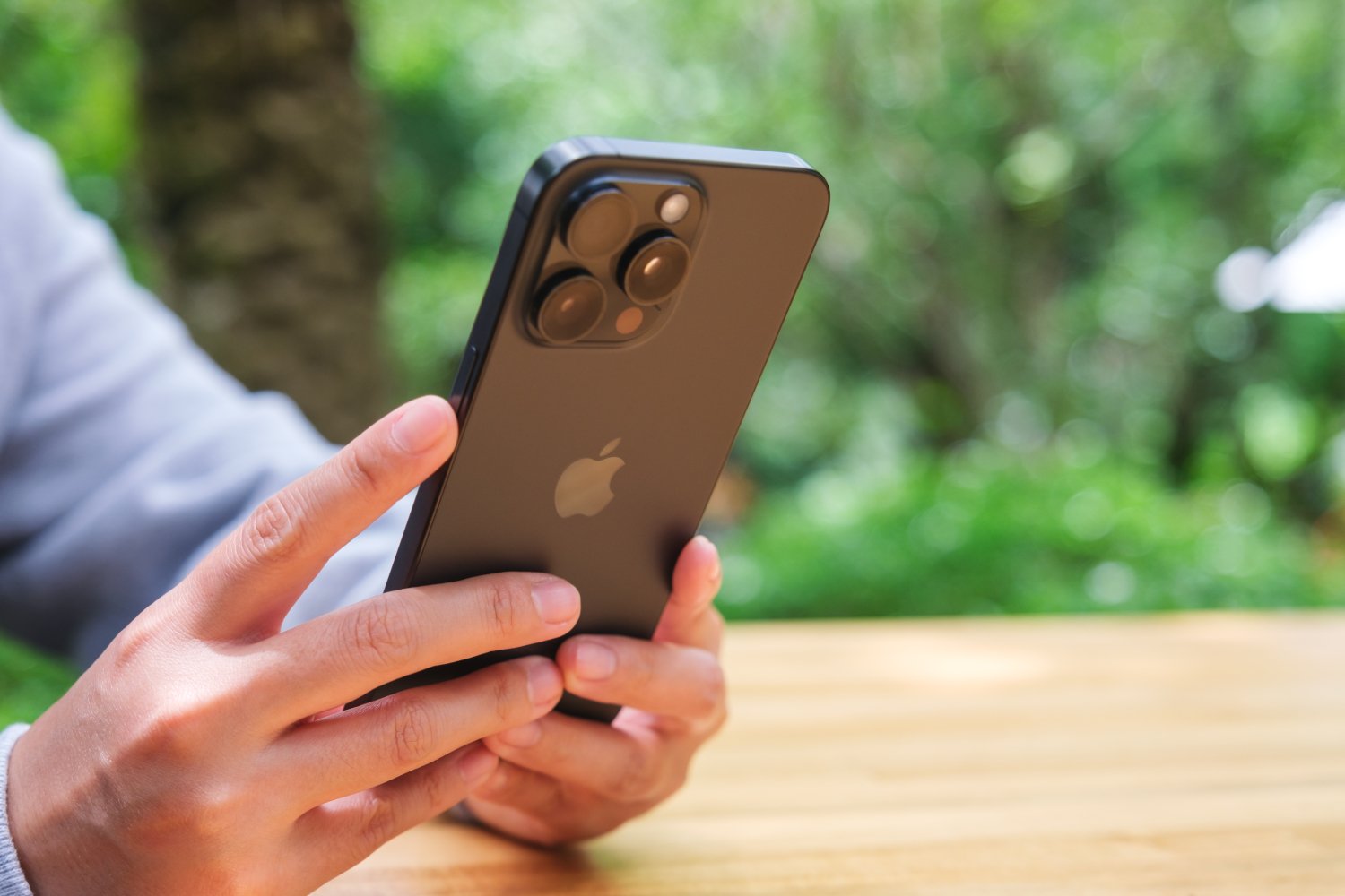 Un iPhone pliable viendra bientôt renforcer la gamme de smartphones de la marque à la pomme. ©Farknot Architect / Shutterstock