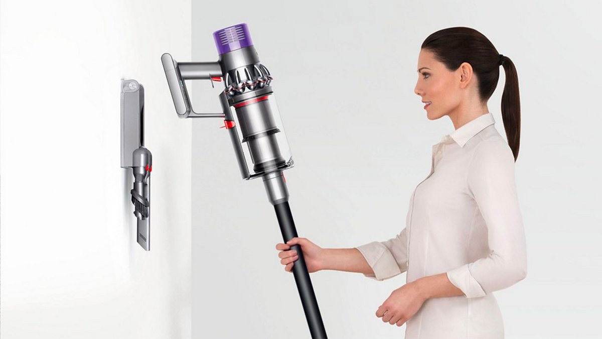 Vous pouvez accrocher votre Dyson V10 au mur pour une utilisation plus pratique @Dyson