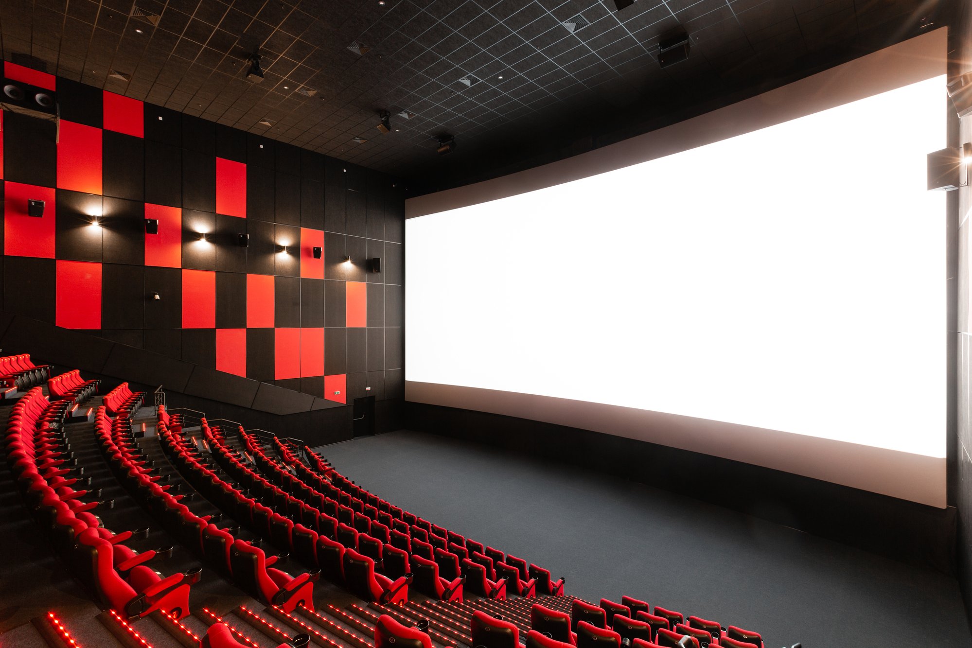 Une salle de cinéma équipée du son Dolby Atmos © Fusionstudio / Shutterstock