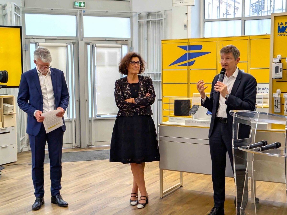 De gauche à droite, on retrouve Julien Tétu, président-directeur général de La Poste Mobile ; Nathalie Colin, directrice générale Grand public et Numérique de La Poste ; et Benoît Torloting, directeur général de Bouygues Telecom © Nicolas Guyot / Clubic
