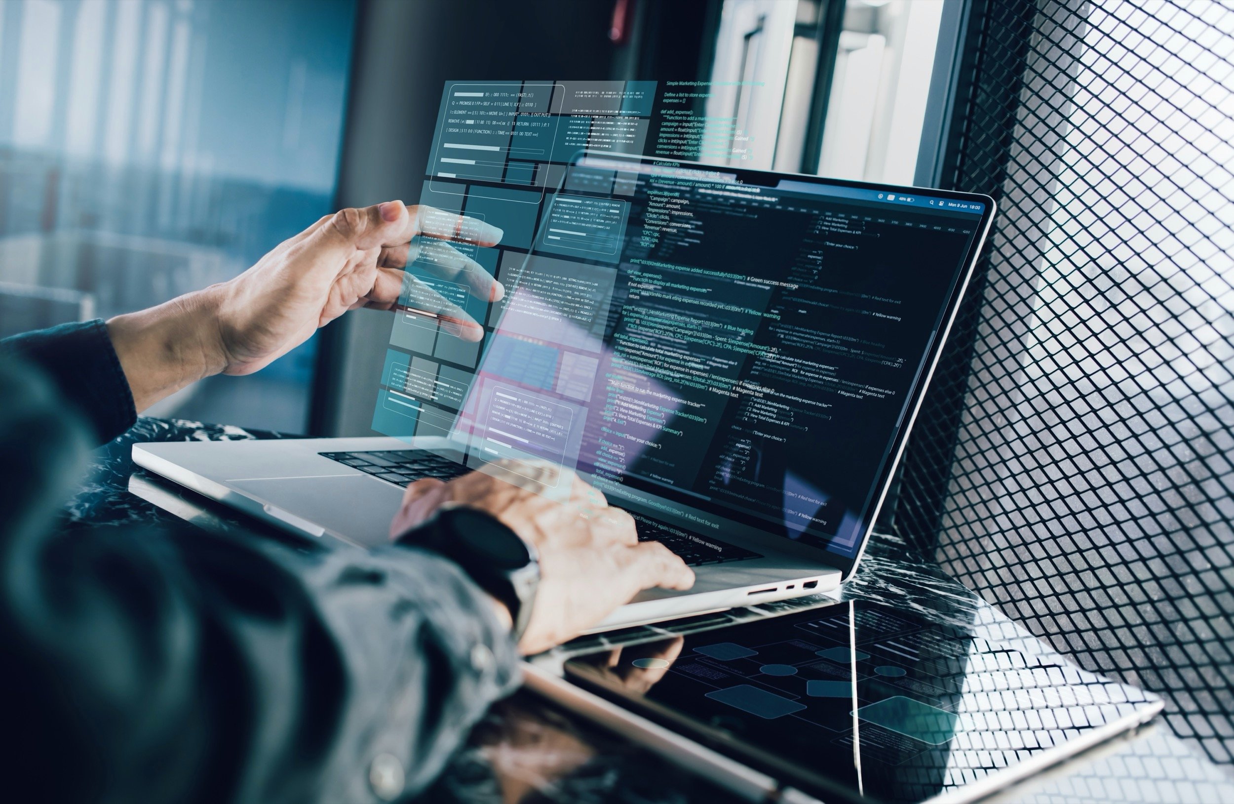 Pour espérer réduire la surface d'attaque liée aux usages web de vos équipes, il faut encadrer les-dits usages sans transformer le quotidien pro en parcours d'obstacles. © HAKINMHAN / Shutterstock