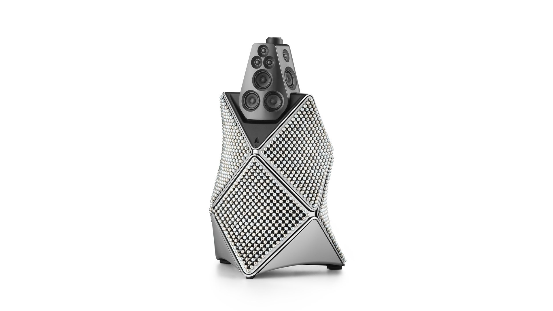 La Zenith repose sur une conception en aluminium ultra détaillée. ©Bang & Olufsen