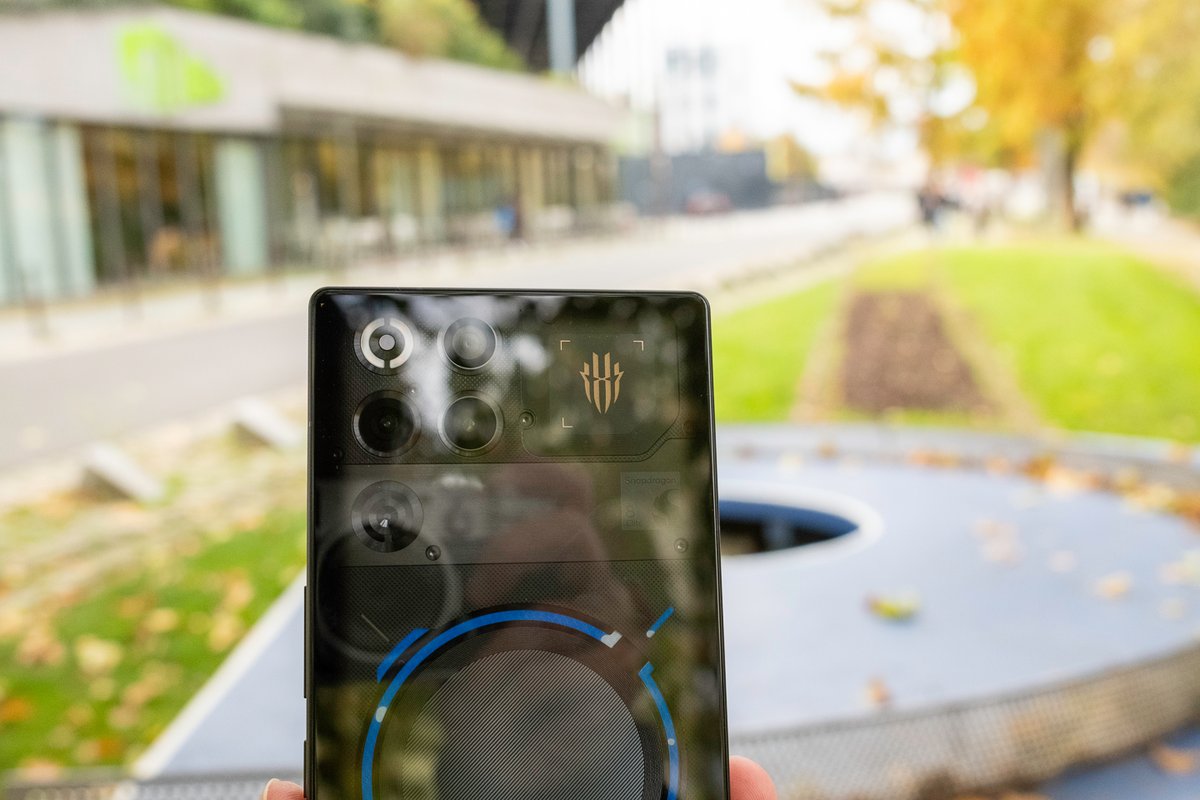 Les appareils photo ne dépassent pas du châssis. ©Pierre Crochart pour Clubic.com