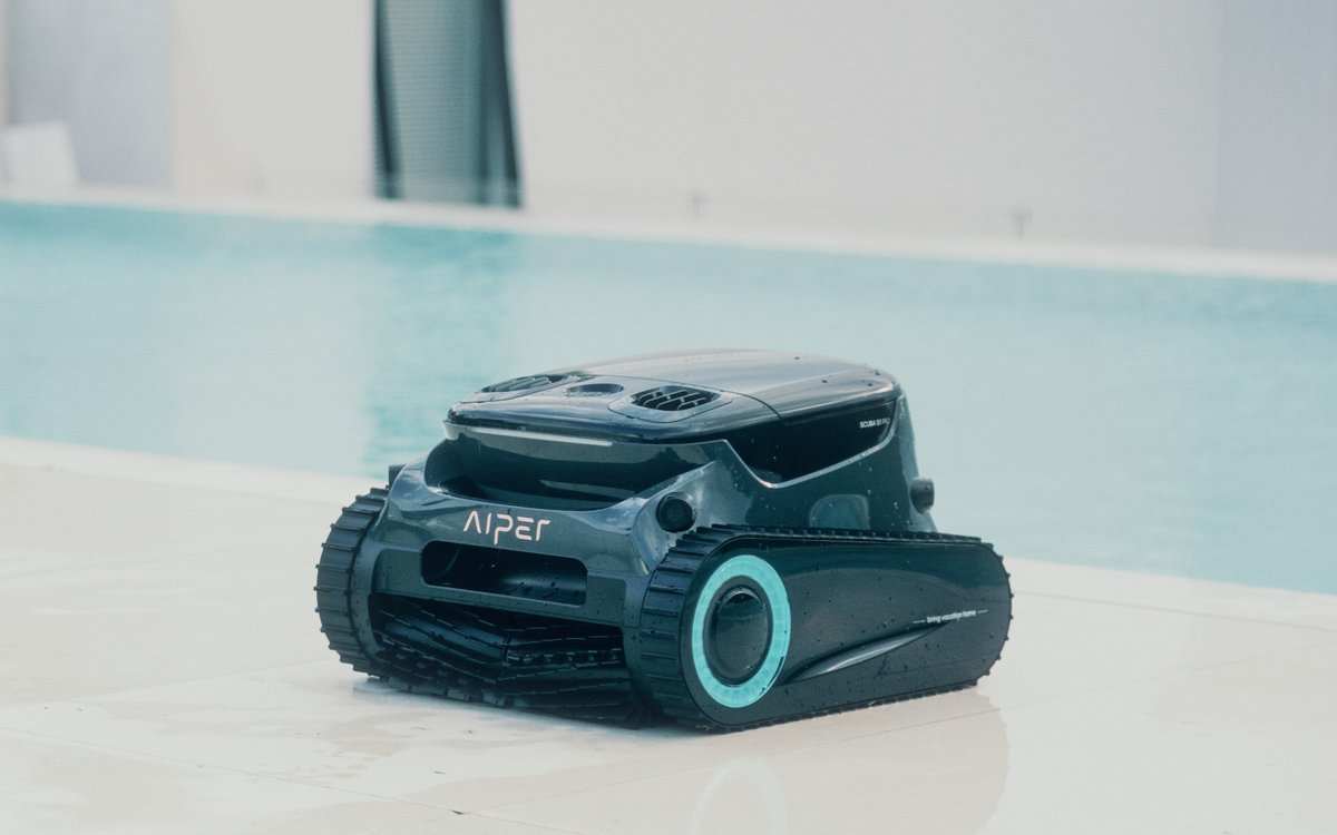 Aiper propose une gamme complète de robots intelligents pour nettoyer la piscine. © Aiper