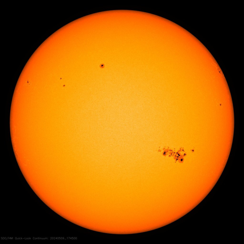 La tache 3664 est visible en bas à droite sur cette photo du Soleil du 9 mai © NASA / Solar Dynamics Observatory