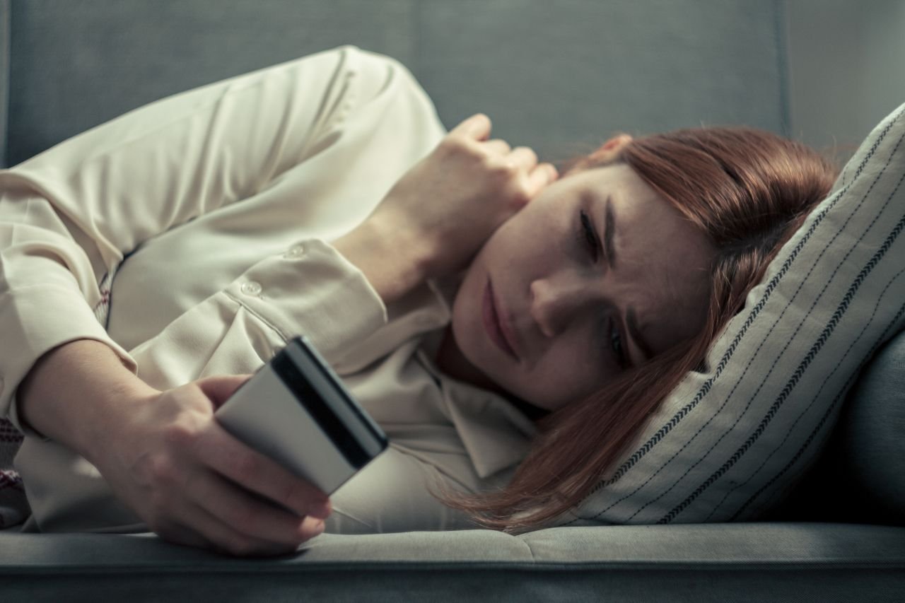 Le doomscrolling fait des dégâts sur notre santé mentale, surtout en temps de conflits - ©daniiD / Shutterstock