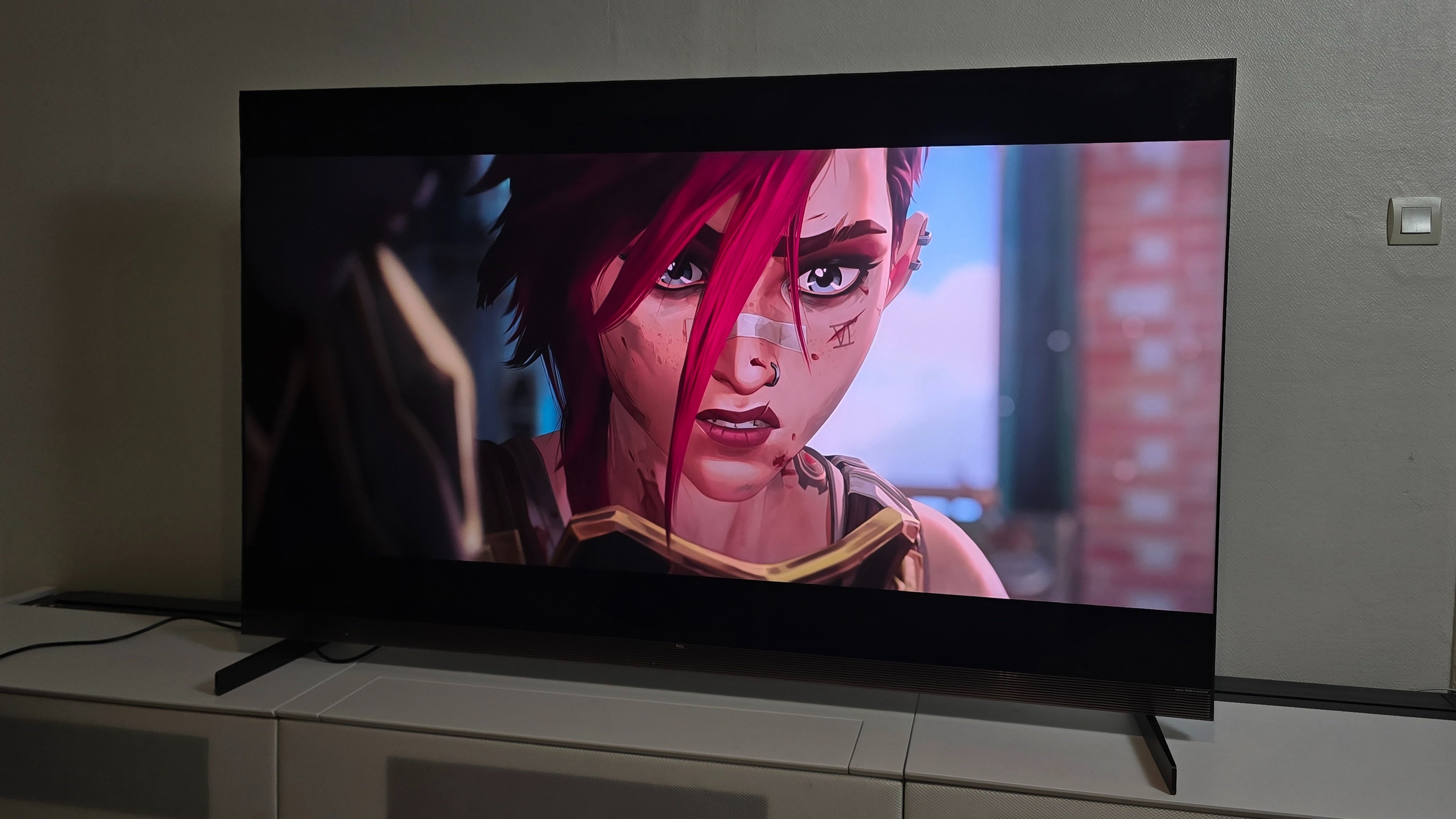 Le TCL X11L mise sur un contraste saisissant et des couleurs particulièrement riches pour séduire les amateurs de cinéma et de séries. © Matthieu Legouge