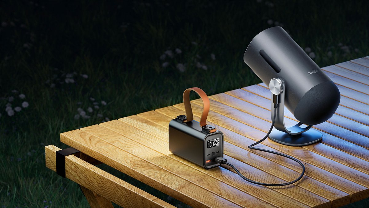 Autonome avec 2,5 h de batterie, le Dangbei Freedo s’emporte partout pour des projections libres et improvisées, en intérieur comme en plein air ©Dangbei
