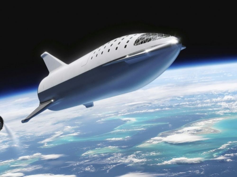 Toujours pas pour 2021, cette vue d'artiste de Starship a pris un certain coup de vieux avec le design de ses ailerons arrière. Crédits SpaceX