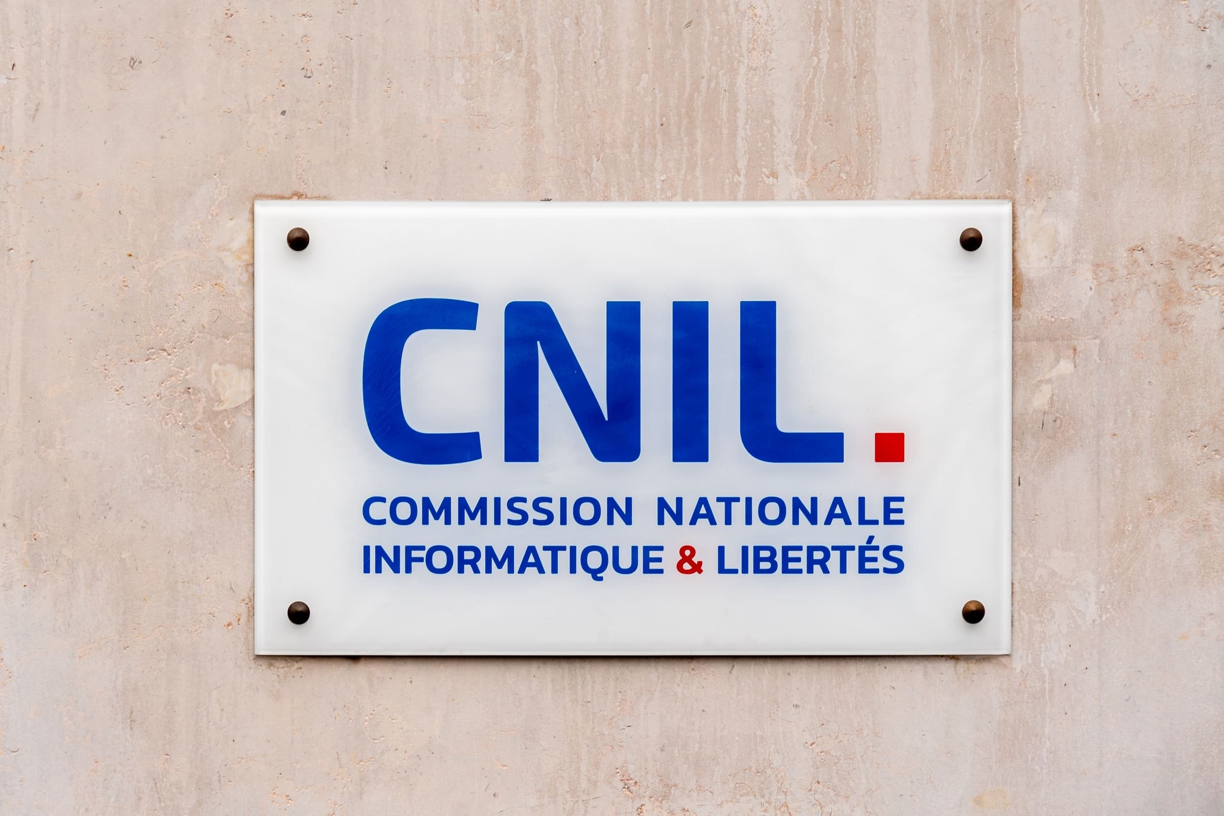 La CNIL a enregistré un record de violations de données en 2025 et alerte sur les risques à venir. ©  HJBC / Shutterstock