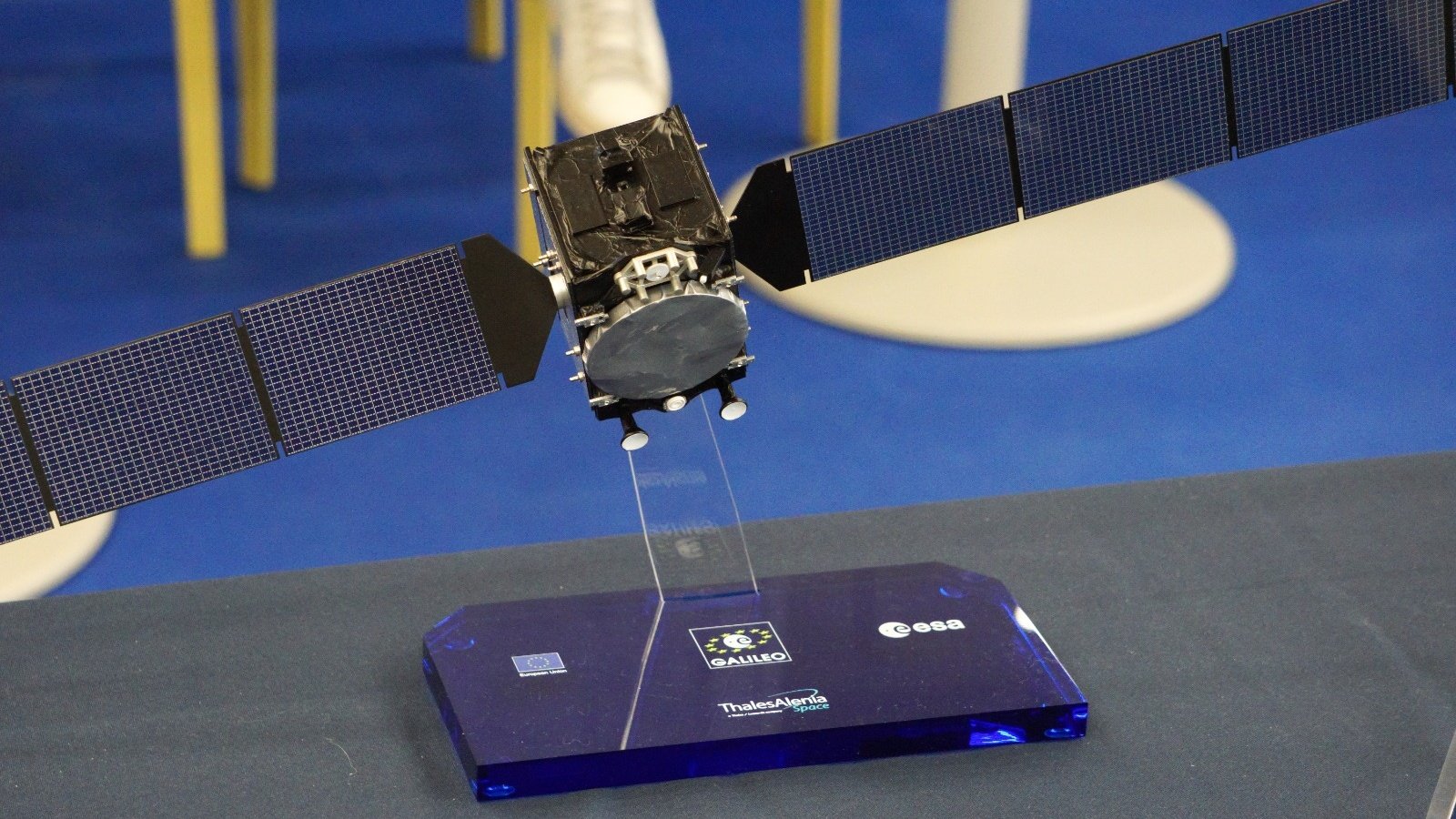 Le récepteur GPS embarqué, ou son équivalent européen, Galileo, capte un signal de position émis par le satellite - ©Spech / Shutterstock