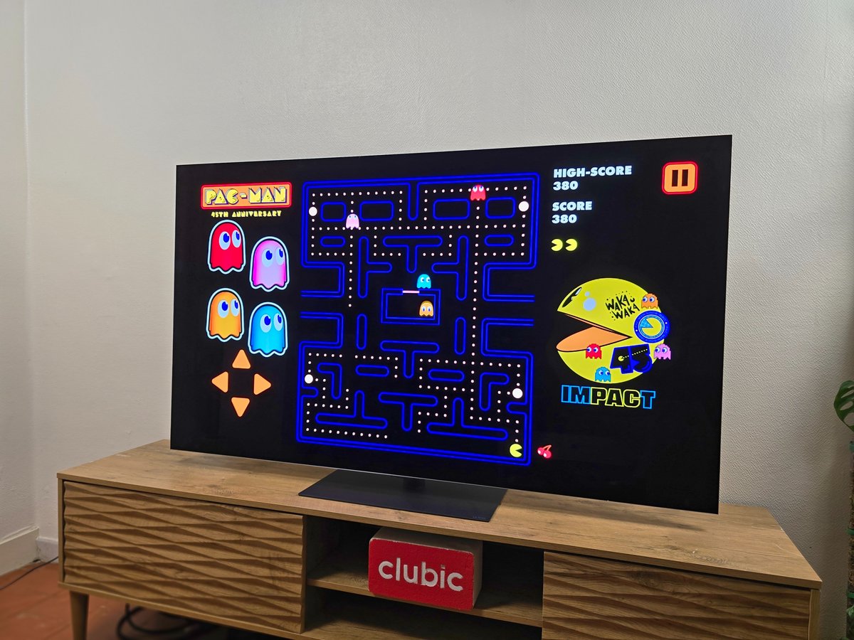 Après une grosse minute de publicité affligeante, il est possible de jouer à PacMan ! © Matthieu Legouge