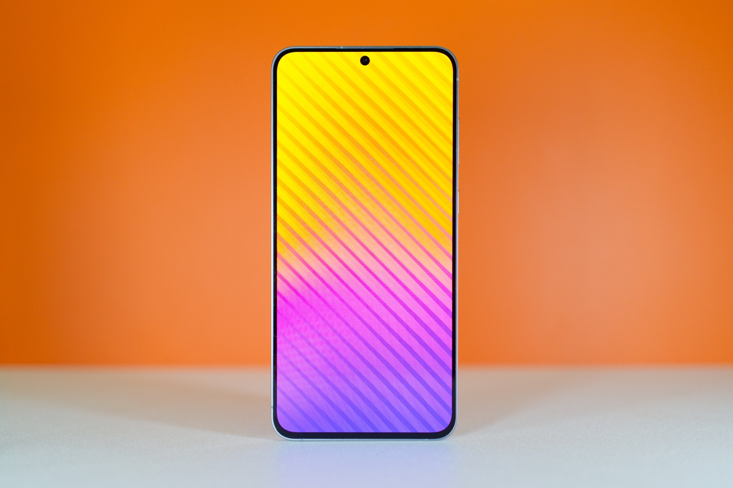 L'écran de verrouillage du S25 FE sera bien plus personnalisable. ©Marc Mitrani pour Clubic