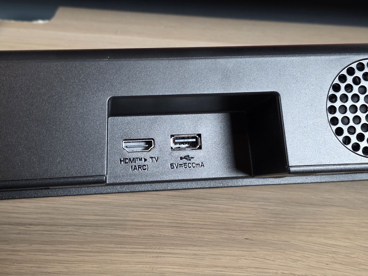 Très simple, la connectique de la LG S20A intègre au moins un port HDMI ARC © Guillaume Fourcadier pour Clubic