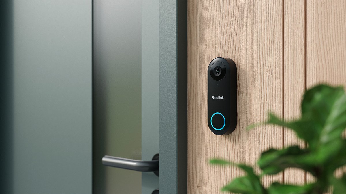 Grâce à sa connexion PoE stable et à son audio bidirectionnel, vous échangez en temps réel avec vos visiteurs, où que vous soyez ©Reolink