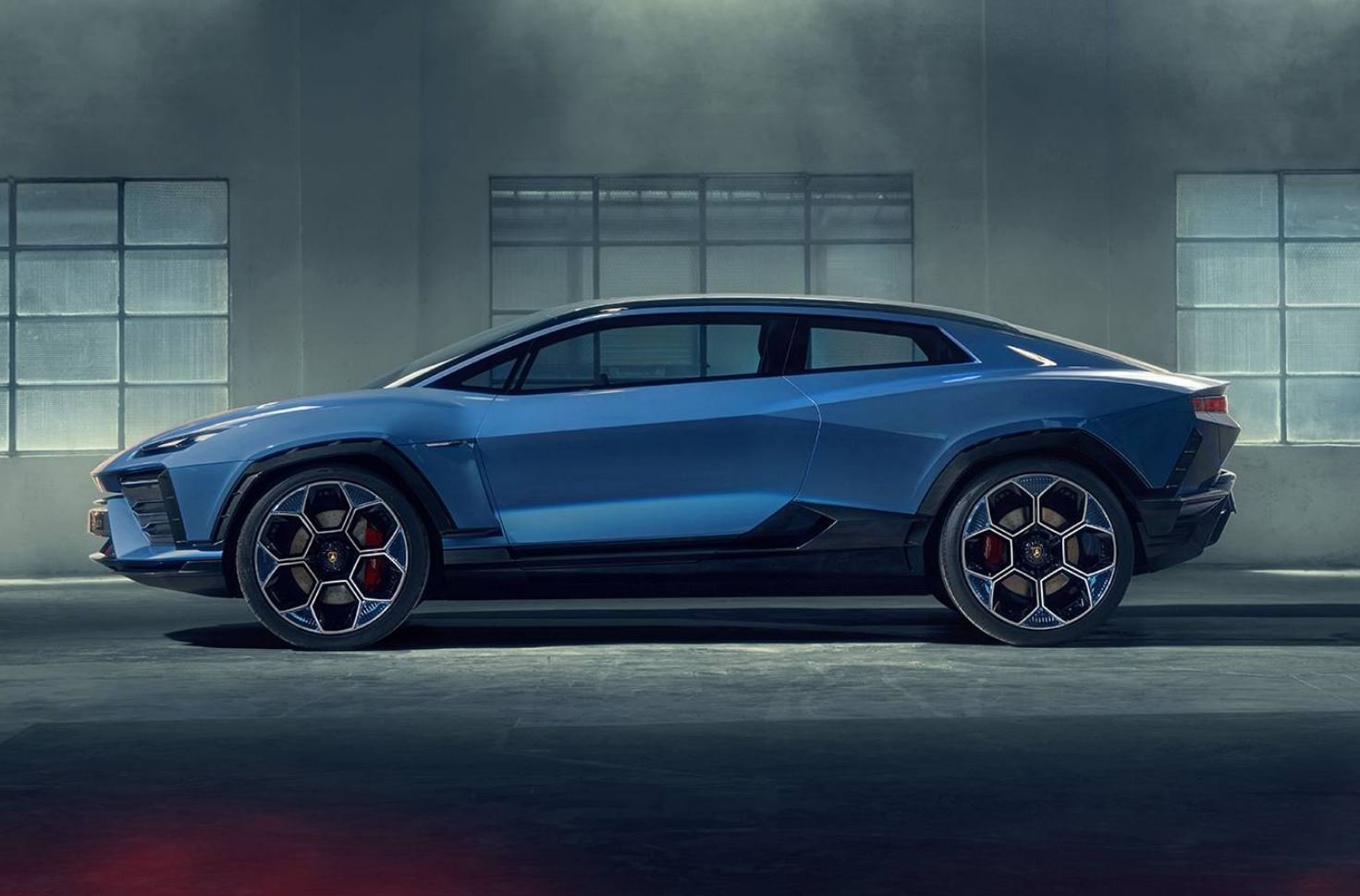 À l'époque, Lamborghini évoquait "un véhicule doté de deux moteurs électriques, un pour chaque essieu". ©Lamborghini