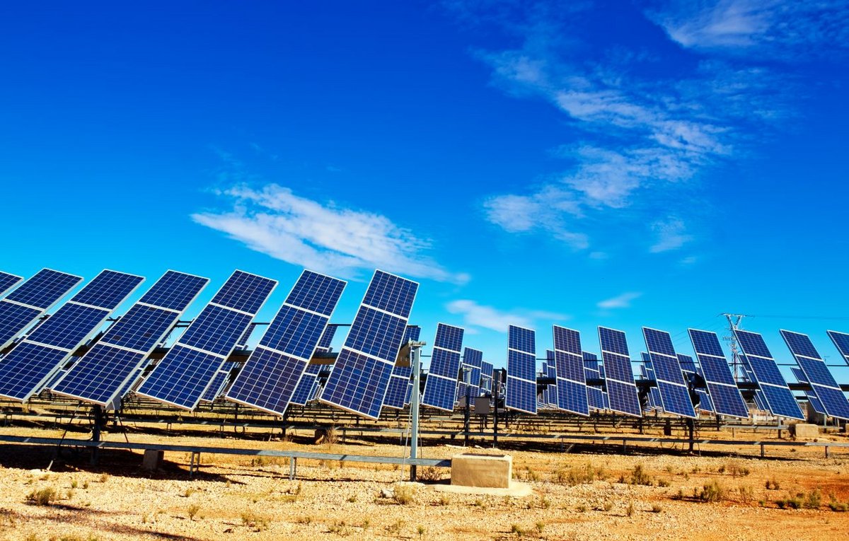 Bientôt la fin des champs de panneaux photovoltaïques ? - © Migel / Shutterstock