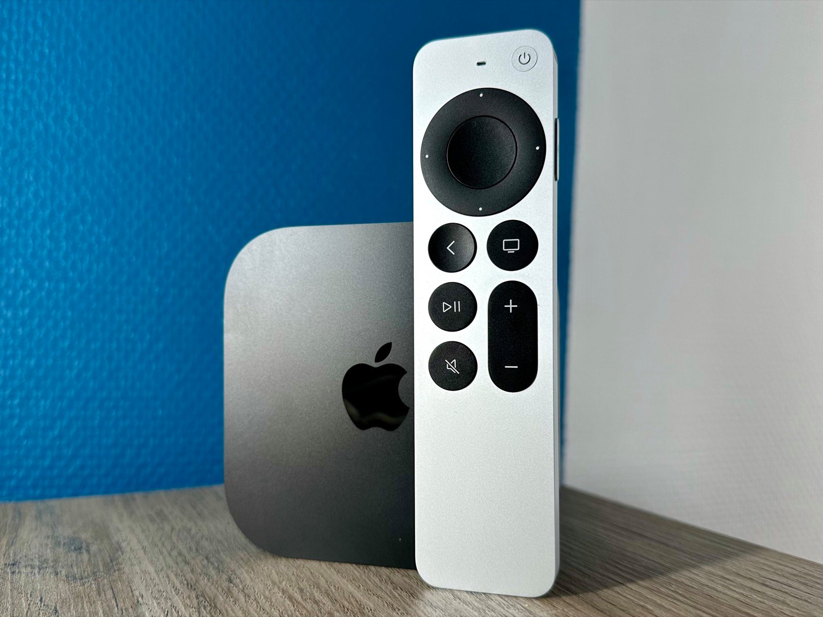 L'Apple TV 4K profite d'une mise à jour bienvenue en attendant la sorite de tvOS 19 prochainement. © Mathieu Grumiaux 
