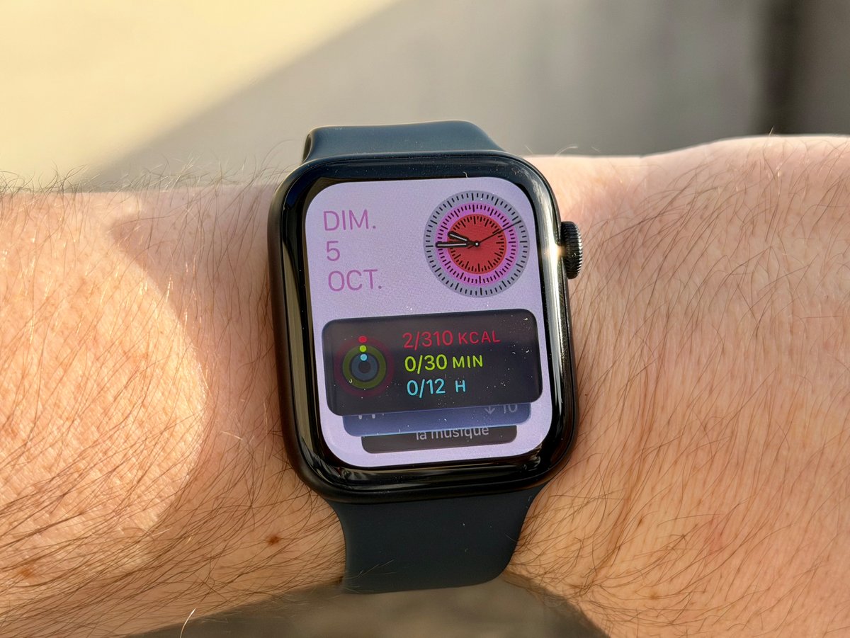 Liquid Glass se fait subtil sur l'Apple Watch ©Mathieu Grumiaux pour Clubic