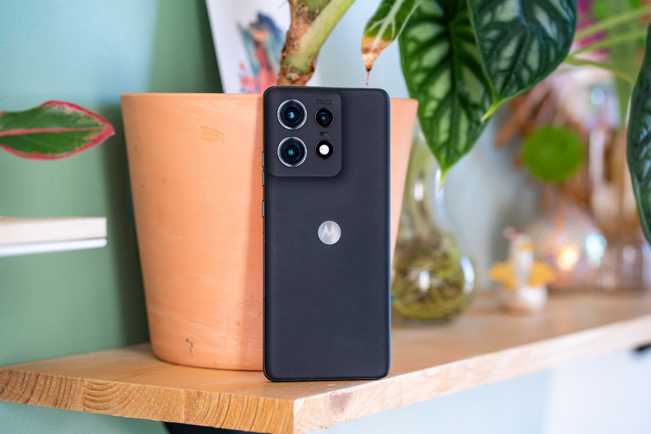  Le Motorola Edge 50 Pro a les bords incurvés © Pierre Crochart pour Clubic