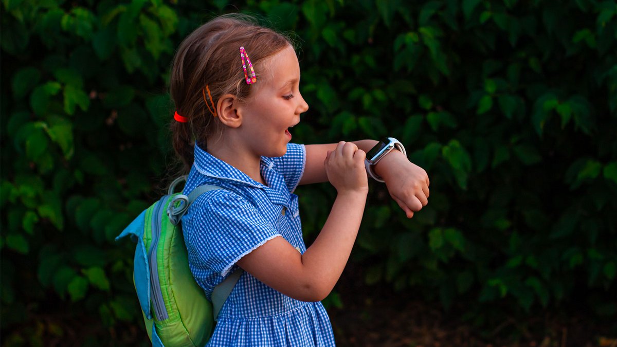 Avec son mode École, la Kids Watch limite les distractions en classe tout en gardant appels d’urgence et géolocalisation actifs. ©Shutterstock