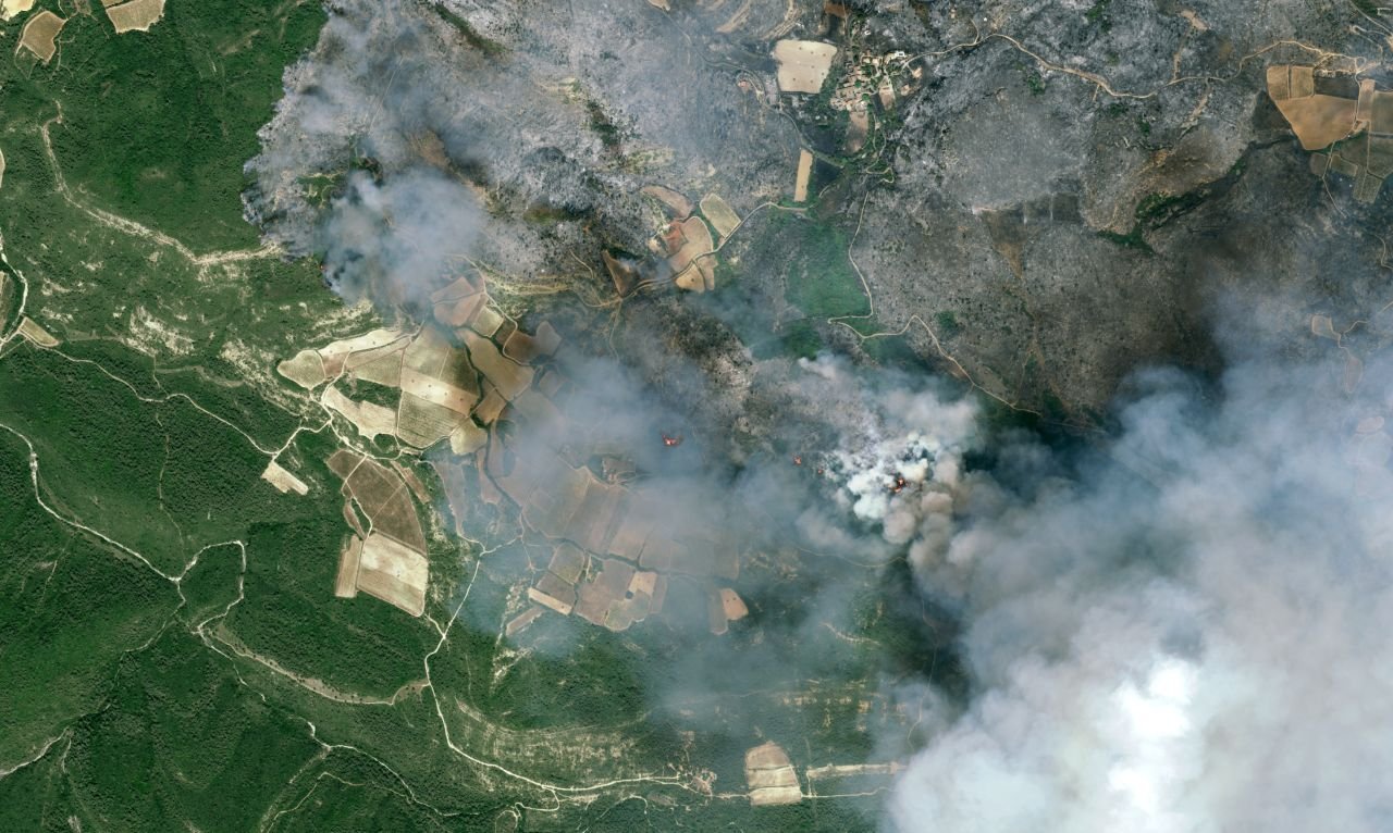 L'incendie qui a démarré le 5 août a parcouru à ce jour 16 000 hectares - Pléiades Neo © Airbus DS 2025