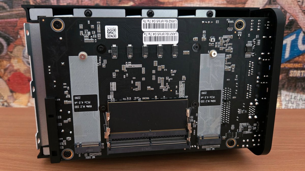 Retirer la coque du NAS est un jeu d'enfant... pour accéder aux composants. ©Nerces pour Clubic