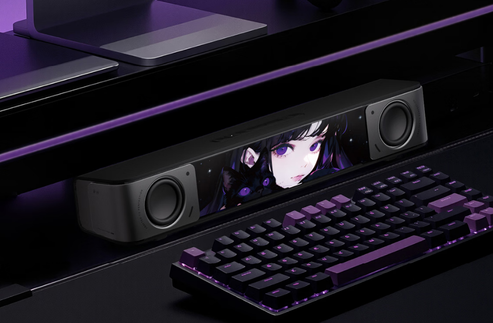 La barre (ou plutôt les deux enceintes et leur panneau interchangeable) lancé par Edifier ne coûte que quelques dizaines d'euros. © Edifier