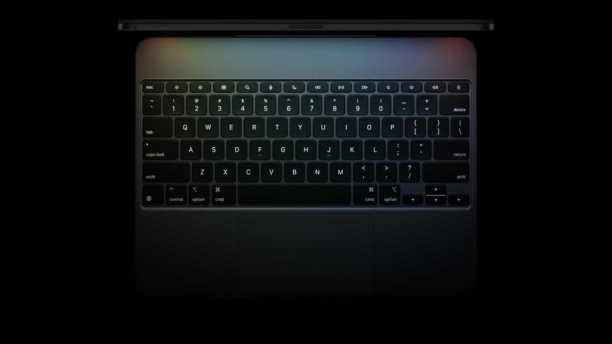 Le Magic Keyboard répond présent, comme l'Apple Pencil pour développer les possibilités de cet iPad ©Apple