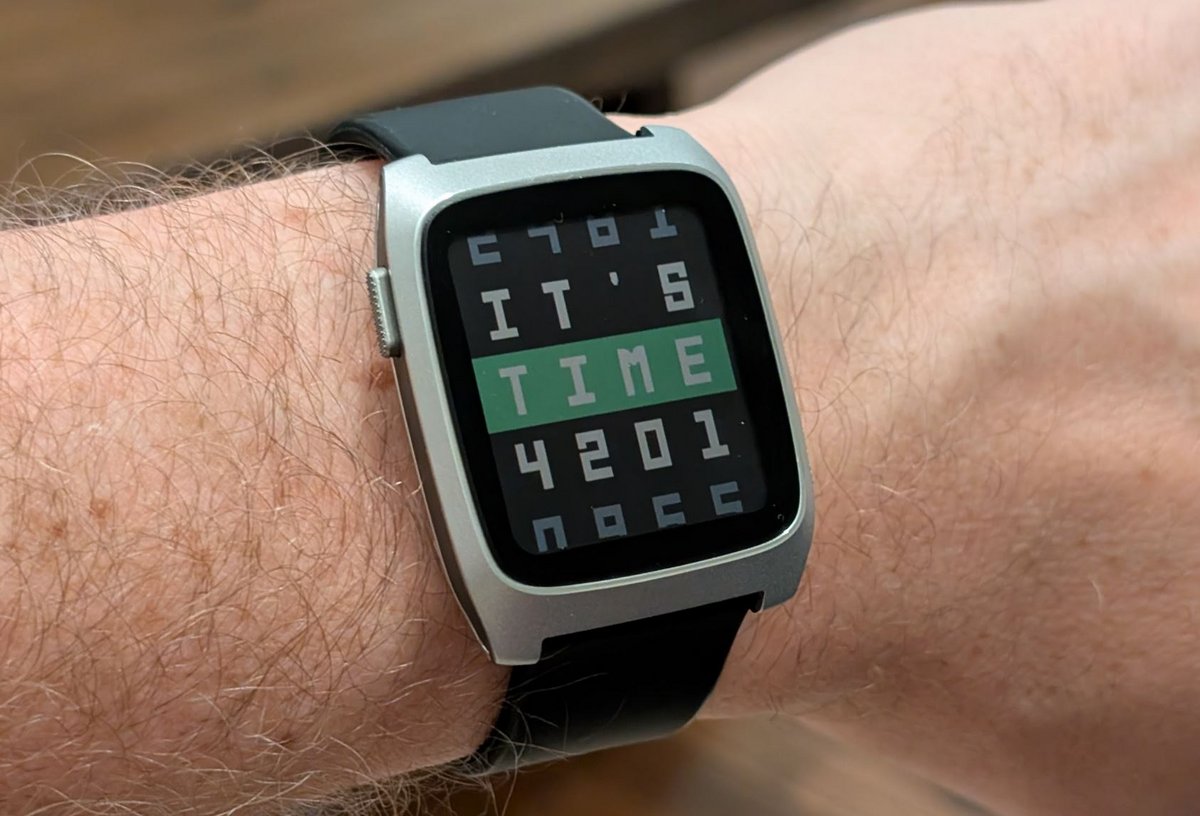 La nouvelle montre Time 2, et son écran e-ink affichant 64 couleurs. ©Pebble / Core