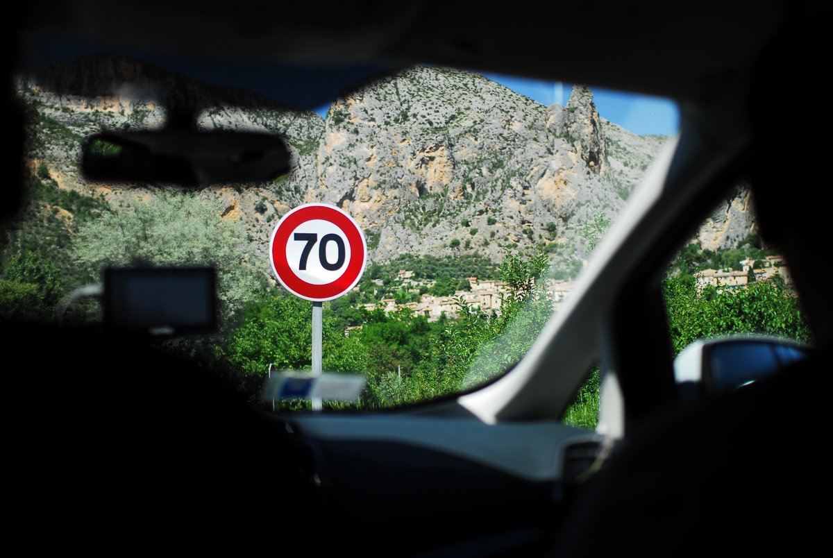 Rouler à 70 km/h quasiment partout en dehors des villes et de l'autoroute deviendra-t-il la norme ? © nocturnebebe / Shutterstock