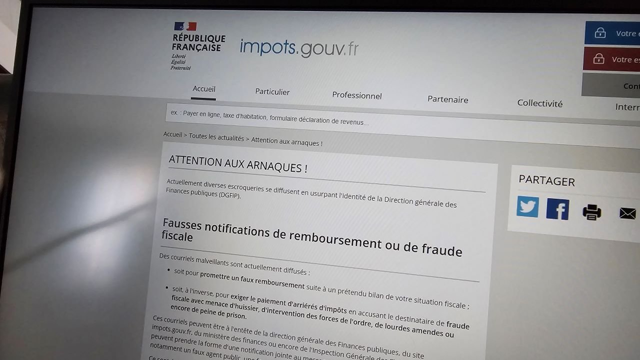 Le site des impôts liste toutes les arnaques © Mélina Loupia pour Clubic