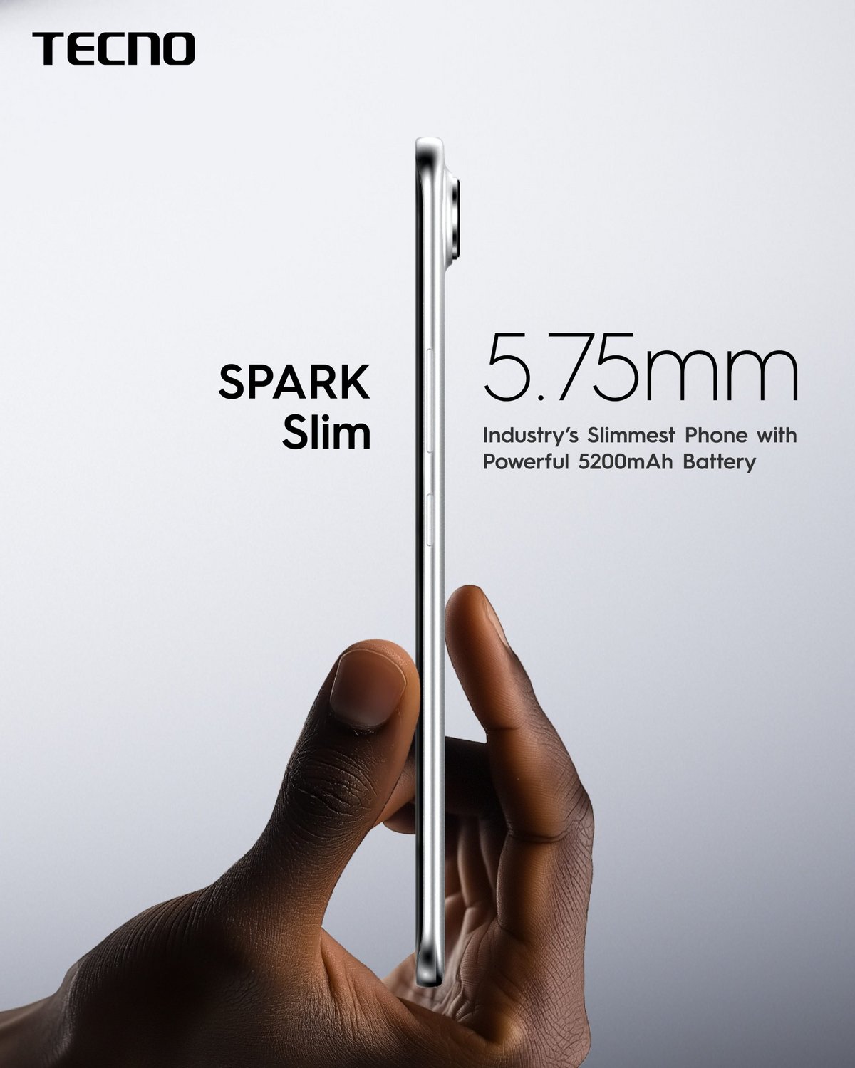 Tecno Spark Slim et son épaisseur de 5,75 millimètres. © Tecno