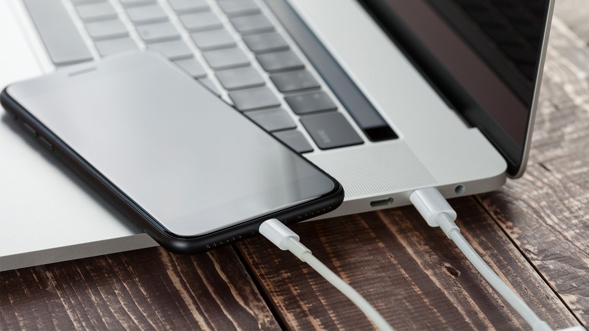Branchez facilement votre iPhone à votre Mac ©Shutterstock