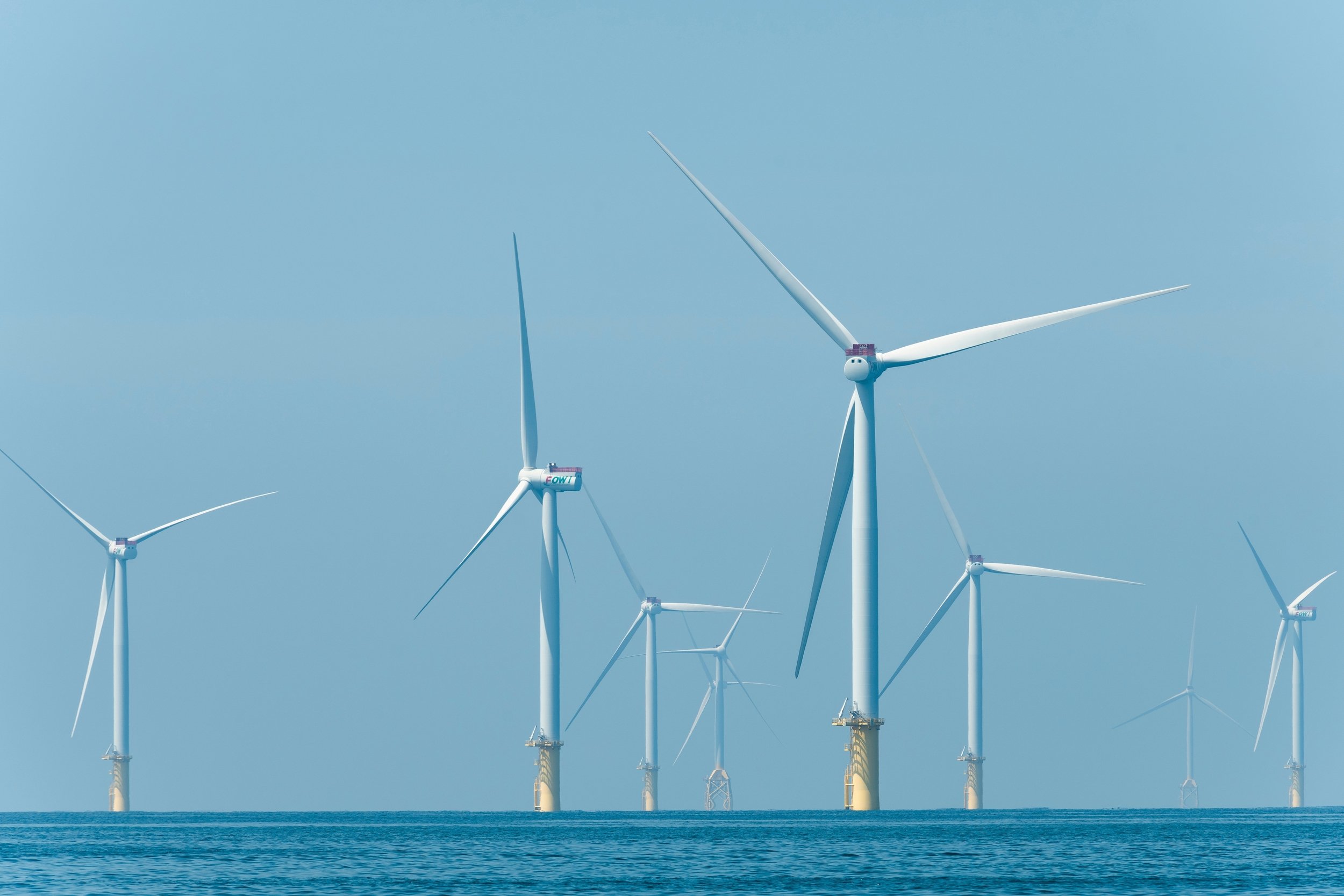 Des systèmes éoliens offshore © Jack Hong / Shutterstock.com