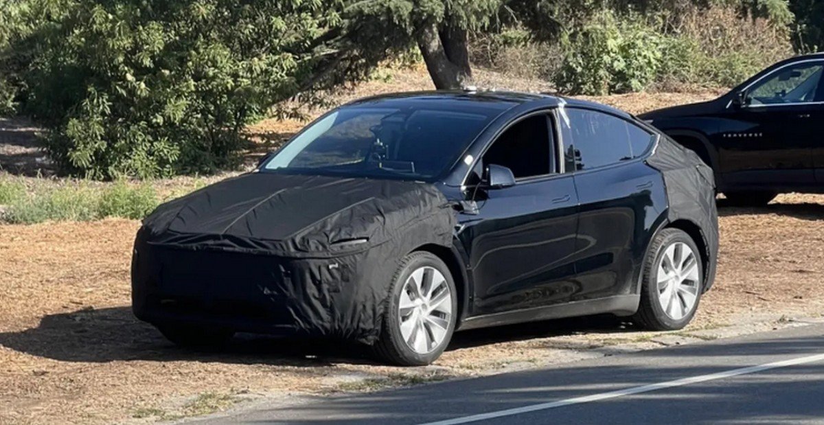 Photo publiée en juillet dernier sur Reddit montrant la supposée version restylée du Tesla Model Y. © JacklJack, Reddit