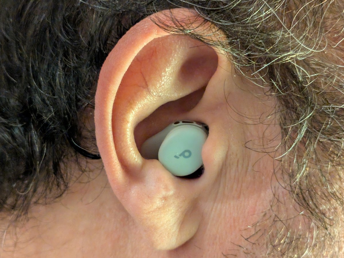 Les Soundcore A30 ne dépassent vraiment pas de l'oreille. ©Nicolas Guyot