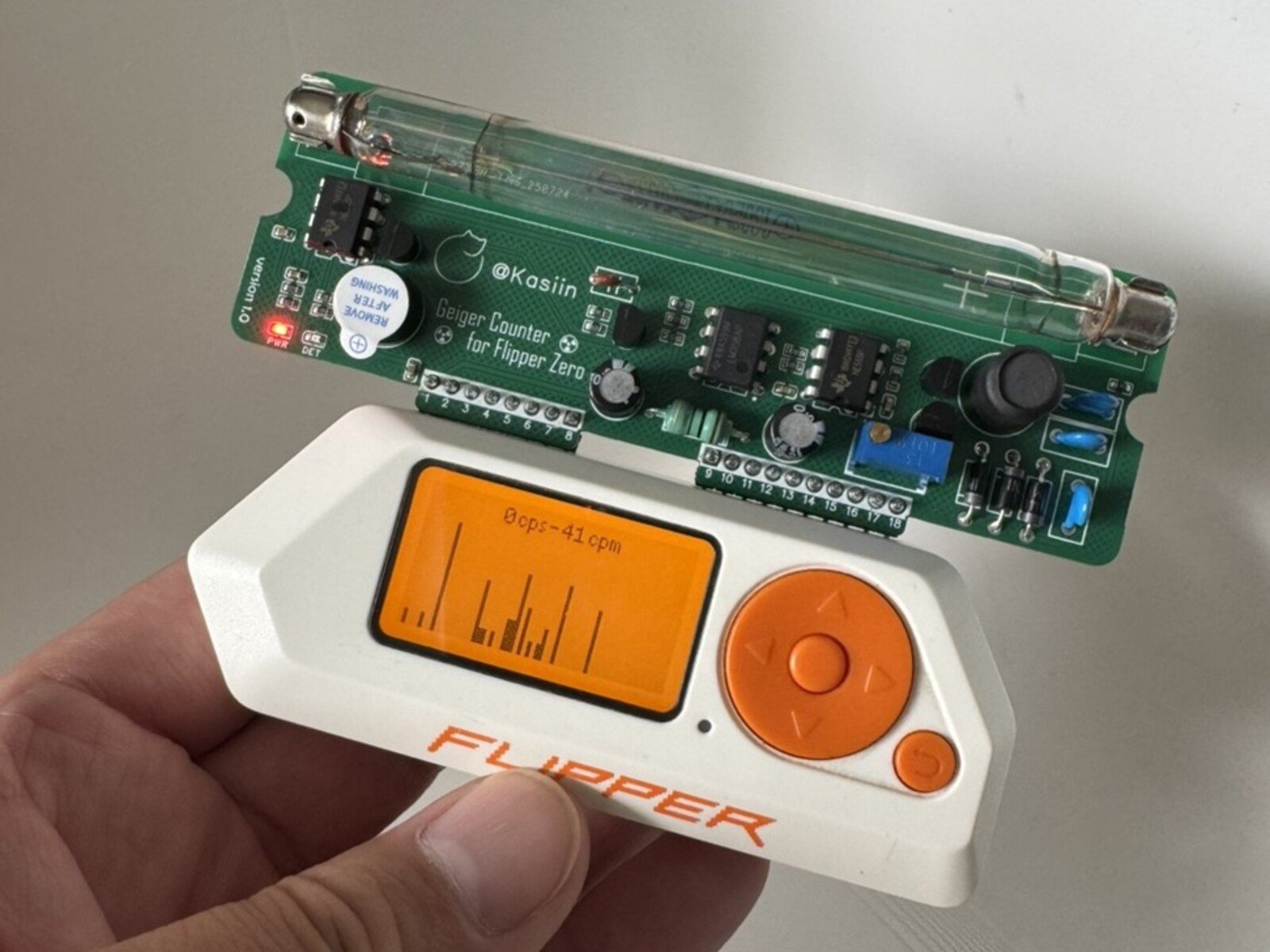 Le Flipper Zero transformé en compteur Geiger © Kasiin