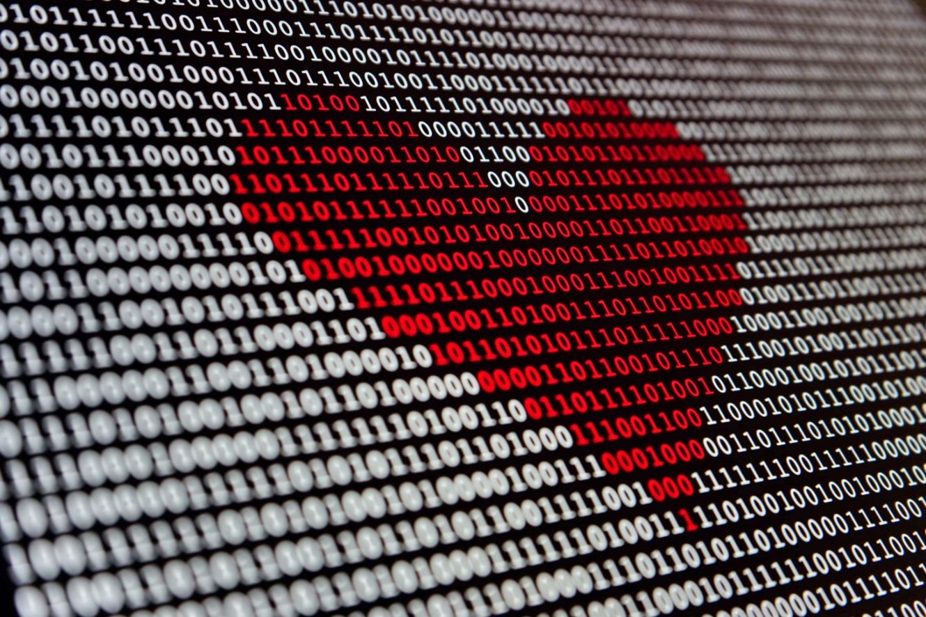 L'IA, de plus en plus utilisée dans les apps de rencontres. ©Alexander Sinn via Unsplash