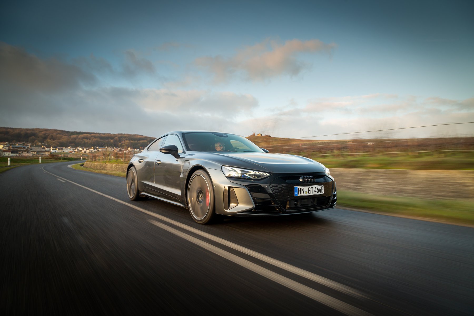 L'Audi RS e-tron GT : une berline coupée taillée pour les sensations fortes - Audi
