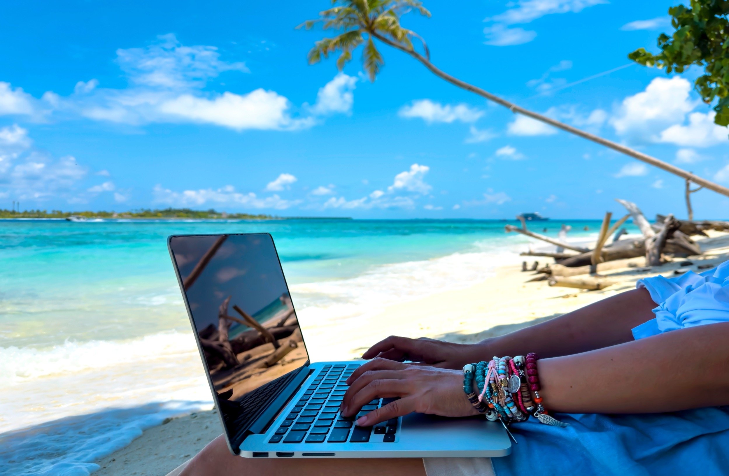 Co-working, cafés Wi-Fi, ces risques sous-estimés pour les digitals nomads en déplacement ©Shutterstock