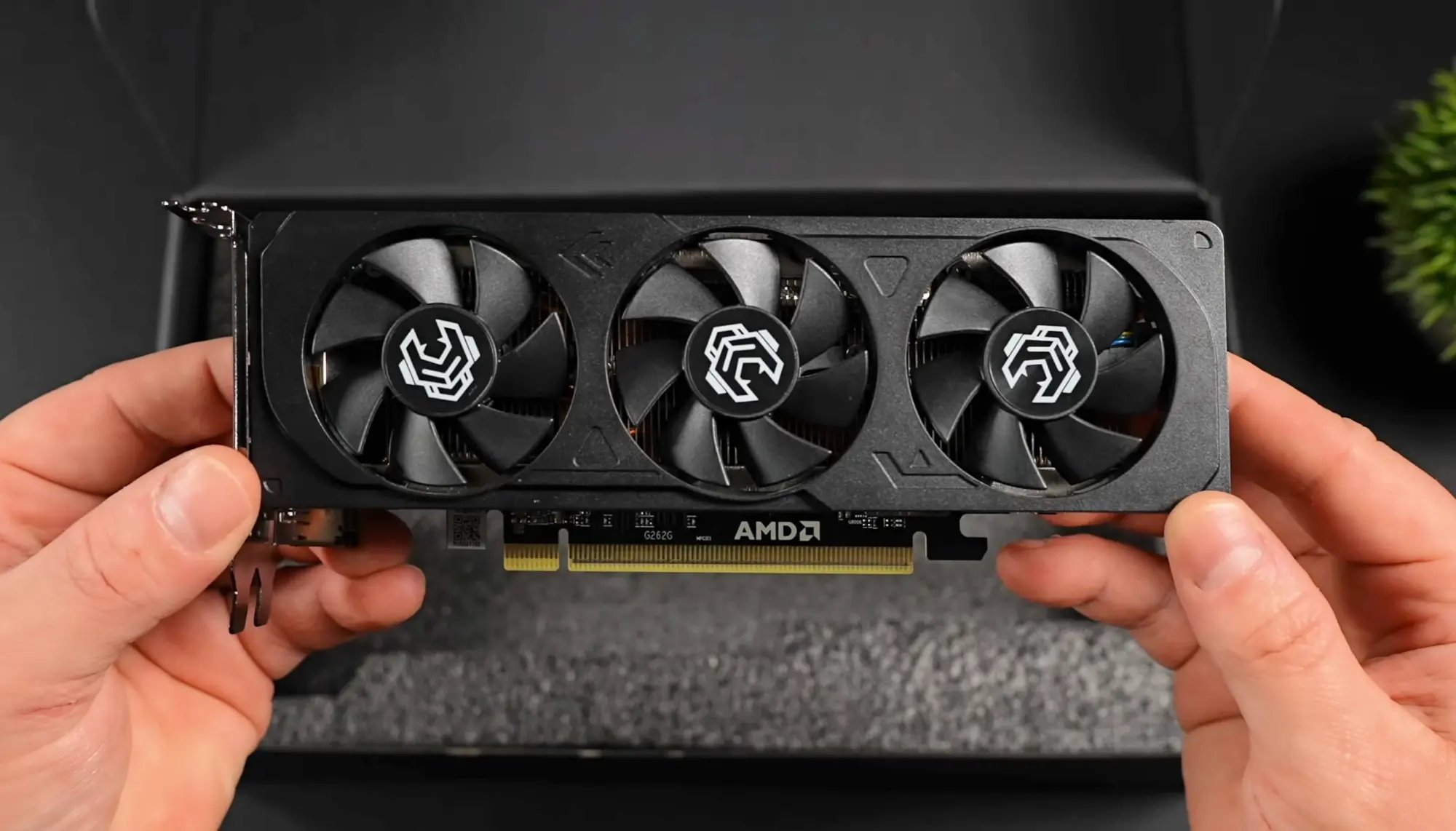Vastarmor est le seul constructeur à proposer une Radeon RX 9060 XT low profile. © ETA Prime/VideoCardz